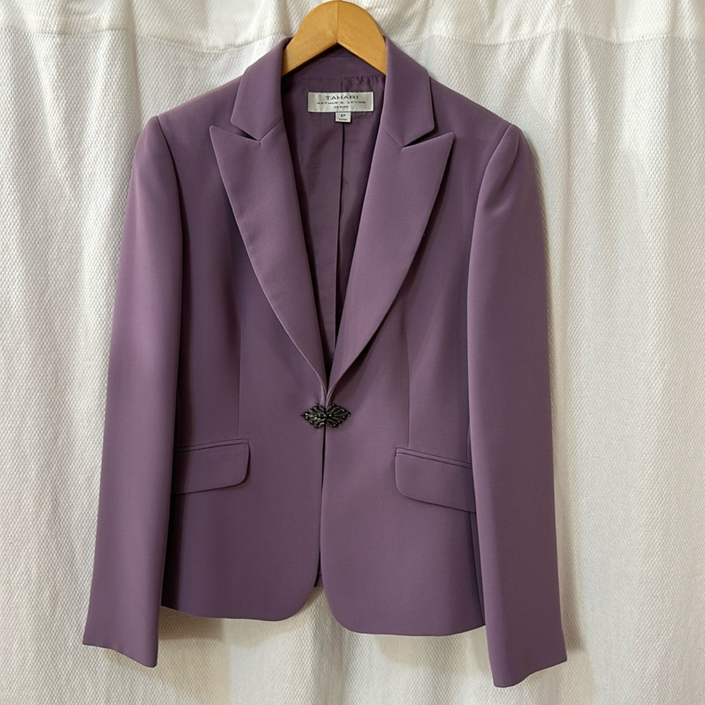 Tahari - Arthur S. Levine suit jacket - Lavender purple - Size 6 P